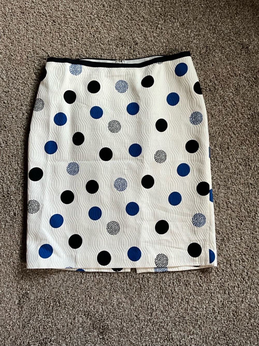 Talbots White Pencil Skirt with Large Blue and Black Polka Dots Size 14